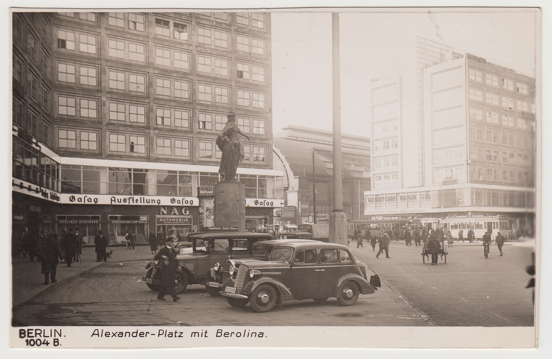 Berlin – Alexanderplatz with Berolina statue, circa 1932–1942 — original card photograph